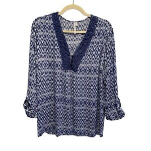 Grand & Greene Ikat Print Blouse‎ L Blue White Boho Tunic Crochet Trim Roll Tab